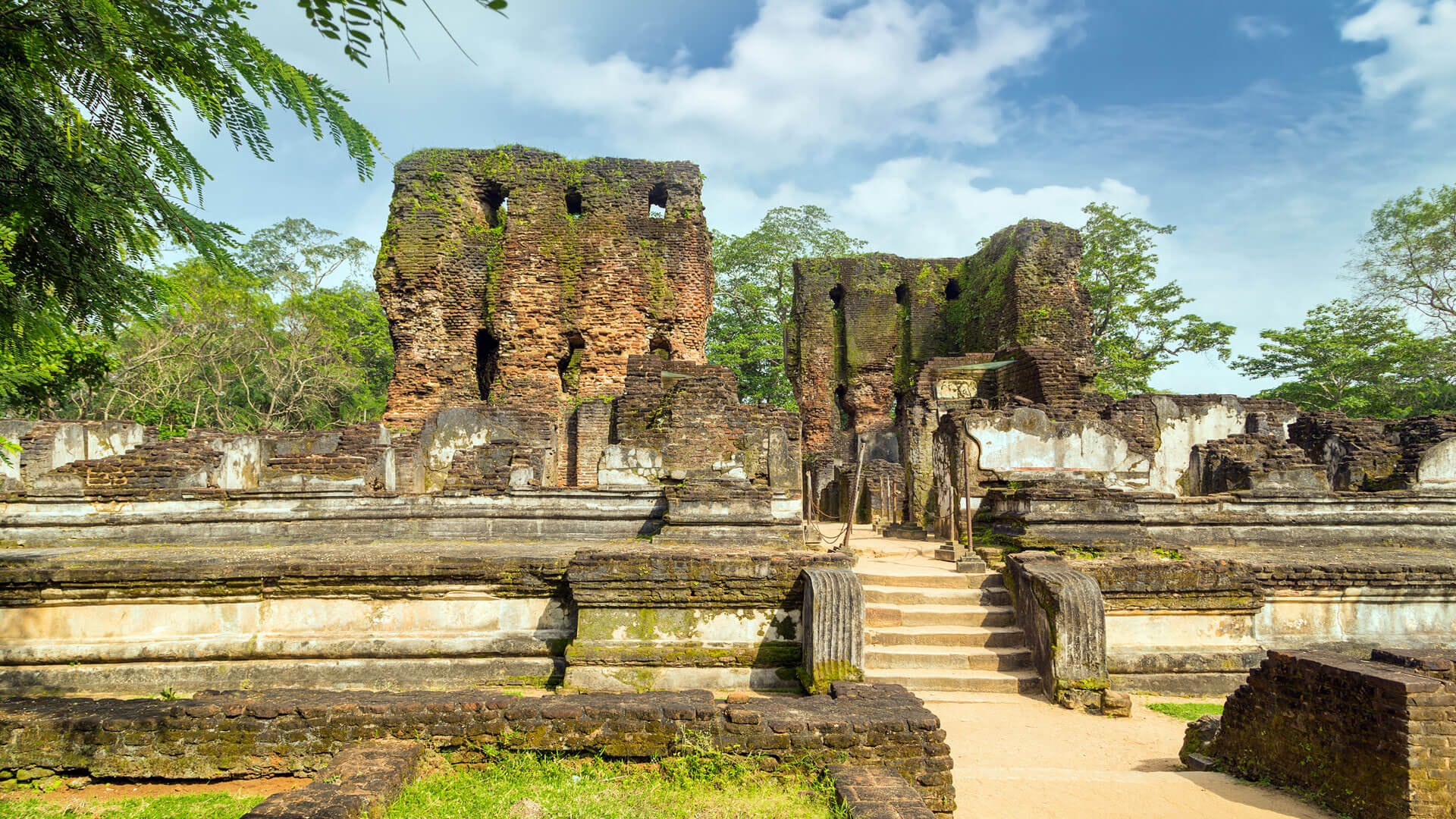 Polonnaruwa ancient ruins